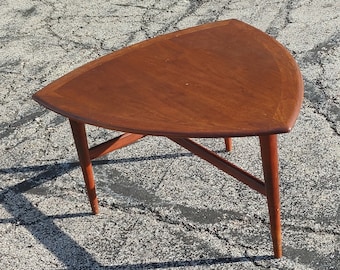 Vintage Walnut Guitar Pick End Table ~ Danish Modern Triangle Side Table ~ MCM Wooden Lamp Table ~ Round Tapered Legs