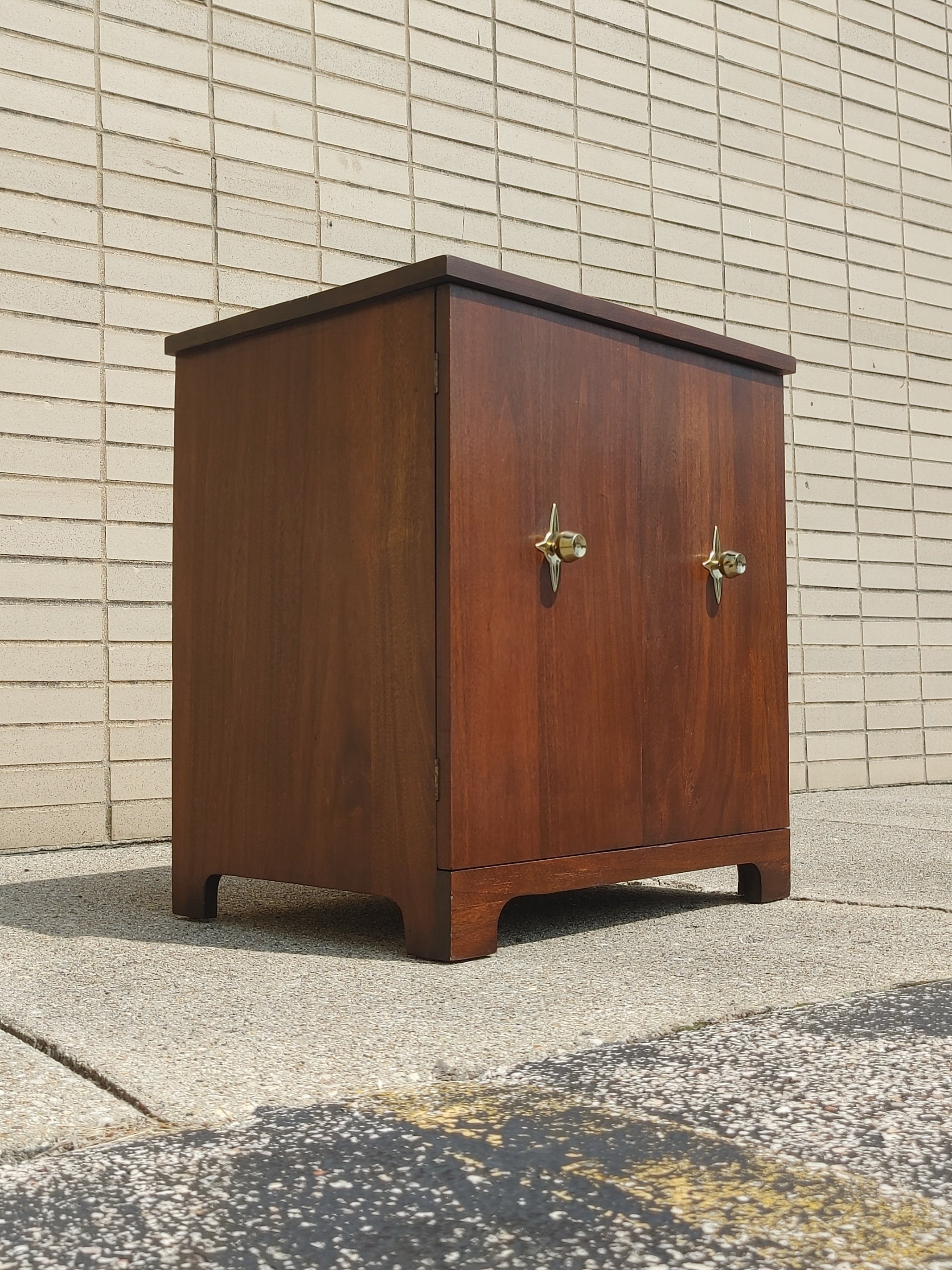 Solid Wood Record Cabinet  Wooden Vinyl Record Storage Credenza – Alabama  Sawyer