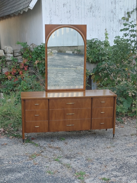 Cerama by Broyhill Premier Triple Dresser W mirror Cathedral