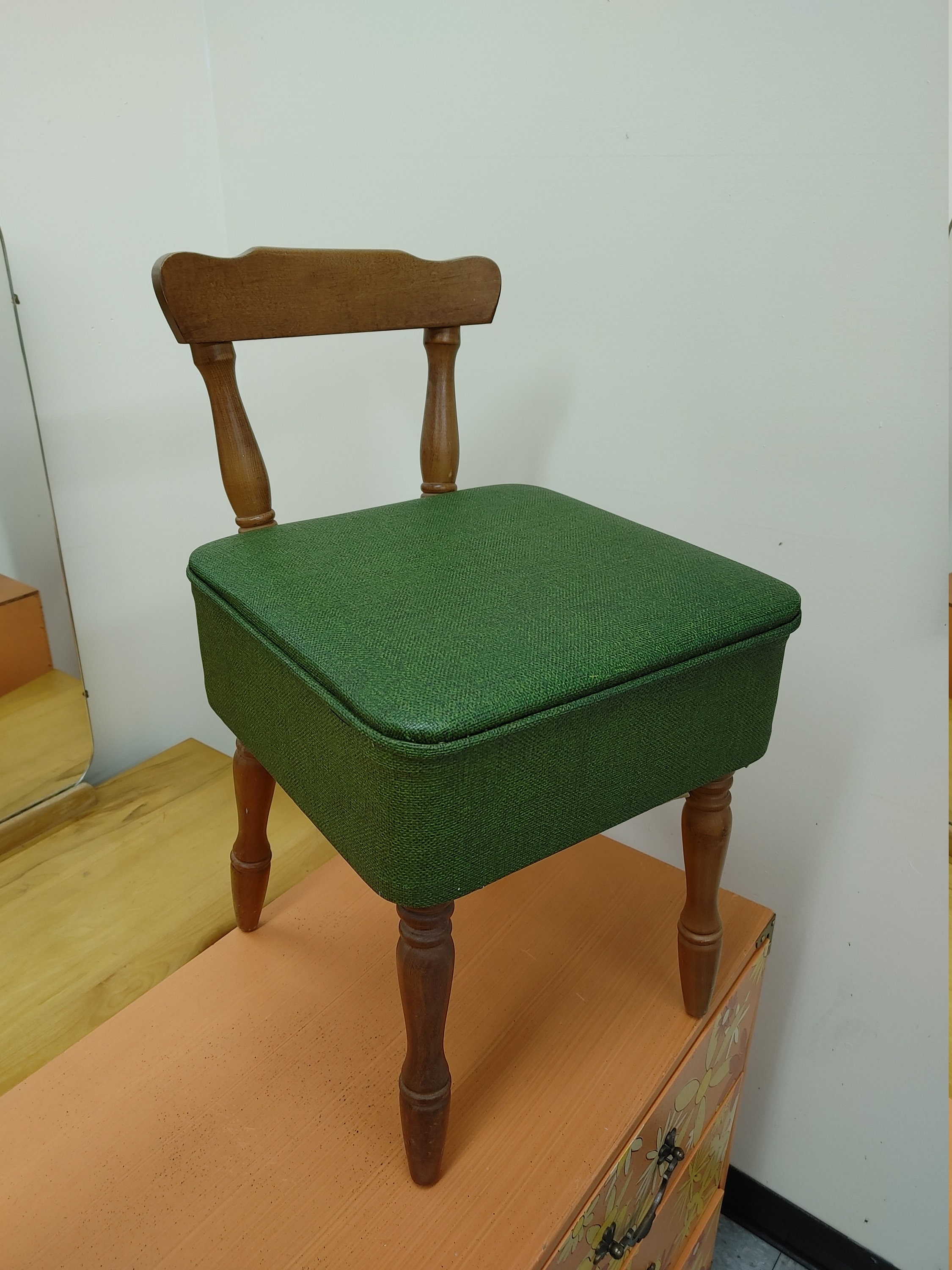 Adorable Vintage Sewing Chair W/storage Avocado/forest Green Vinyl