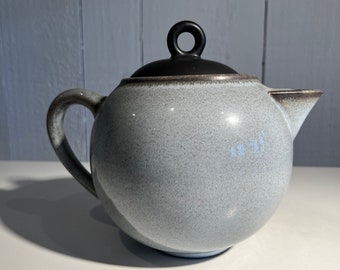 Jars, "Tourron gris écorce" ceramic teapot. Lovely, timeless design. Rare, no longer in production. Handmade in the south of France.