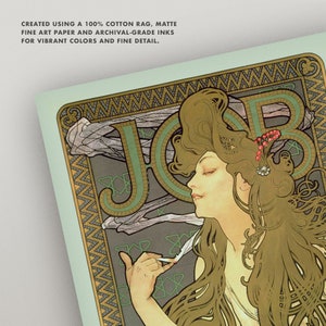 Puede incluir: Un cartel vintage de estilo art nouveau con una mujer de cabello largo y fluido, sosteniendo un cigarrillo. El cartel est&aacute; en tonos dorados, verdes y marrones, con la palabra "JOB" destacada en el fondo.