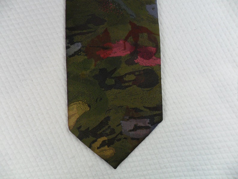 Vintage Di Maro Elegate Tie USA Polyester Green Abstract Necktie 56 x 3.75 Vintage Tie Shop T1662
