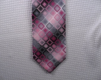 Vintage Van Heusen Tie USA  Silk Pink and Gray Geometric Square Diagonal pattern  Neck wear 58 x 3.25 Vintage Tie Shop T727