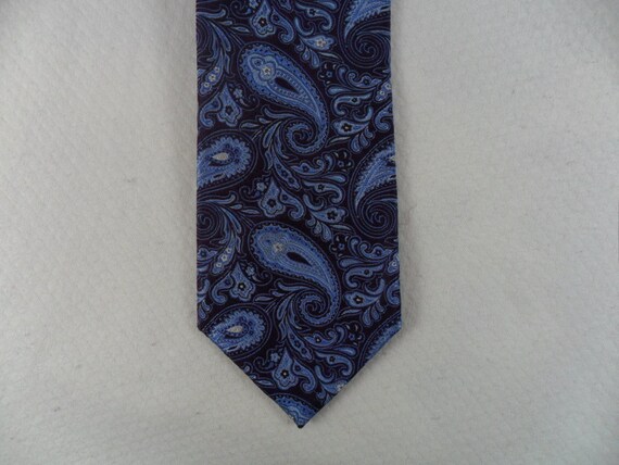 Platinum Paisley Silk Necktie Platinum Paisley Silk Necktie