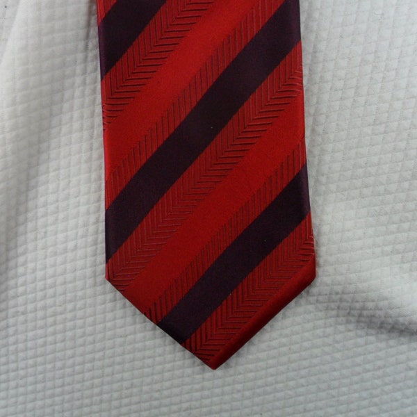 XL Vintage Hugo Boss Tie Pure Silk Red and Black Stripe Necktie 60 x 3.5 Vintage Tie Shop T983