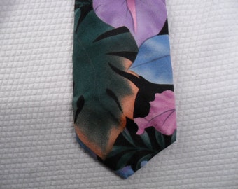 Vintage Hawaiian Flower Tie Hilo Hattie Novelty Hawaiian Island Floral Neck tie 56 x 3.25 Vintage Tie Shop T314