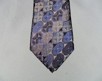 Vintage Van Heusen  Neck Tie  100% Pure Silk Purple Oval Neck wear 58 x 4 Vintage Tie Shop T11