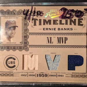 Ernie Banks Timeline Hat Jersey Bat Card Authentic Game Used Relics Limited to /10 Chicago Cubs Nice Grade carta da baseball super originale