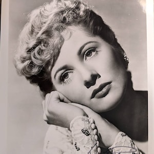 Vintage Gesigneerd Joan Fontaine gesigneerd 8x10 Klassieke zwart-wit foto grote hollywood pose antiek gegarandeerd 1.00 verzending
