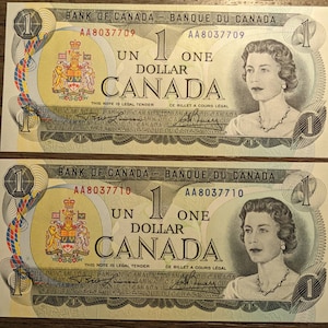 Vintage Pair of Consecutive Crisp Uncirculated Bank of Canada One Dollar Notes Canadian Banknotes Currency Queen Elizabeth