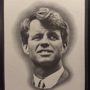 Cartão memorial vintage de Robert Kennedy e envelope com endereço parcial, possível caligrafia de Ethel, autógrafos antigos de Washington DC, presidente