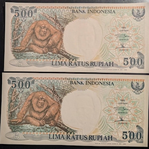 Pair of Consecutive Vintage 1992 Crisp Uncirculated Bank of Indoneisa Lima Ratus Rupiah Gorilla Monkey Banknotes Currency