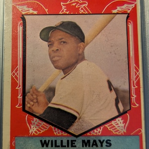 Autentico 1959 Topps # 563 Willie Mays Sporting News PSA 2 Graded Baseball Card HOF Solid grade super eye appeal