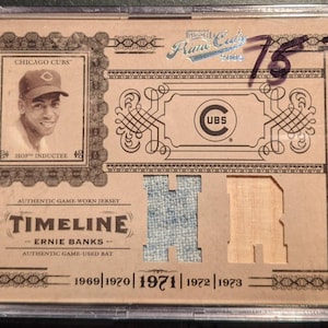 Ernie Banks Timeline Flannel Jersey Bat Card Authentic Game Used Relics Limited to /25 Chicago Cubs Nice Grade carta da baseball super originale