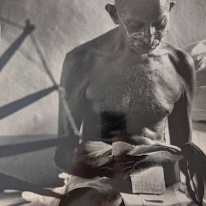 Scarce  Mahatma Ghandi Original 11x17 Apple Think Different Poster Vintage Art 1.00 Shipping.