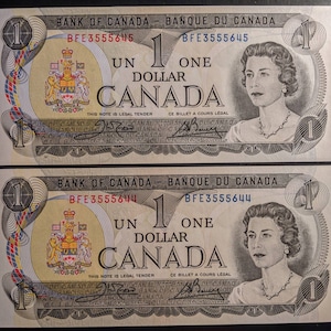 Vintage Pair of Consecutive Crisp Uncirculated Bank of Canada One Dollar Notes Canadian Banknotes Currency 1.00 Shipping