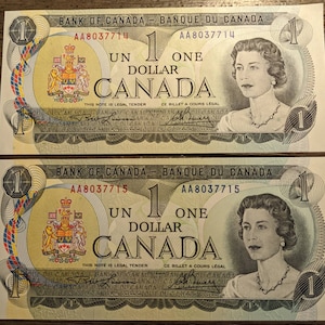 Vintage Pair of Consecutive Crisp Uncirculated Bank of Canada One Dollar Notes Canadian Banknotes Currency Queen Elizabeth