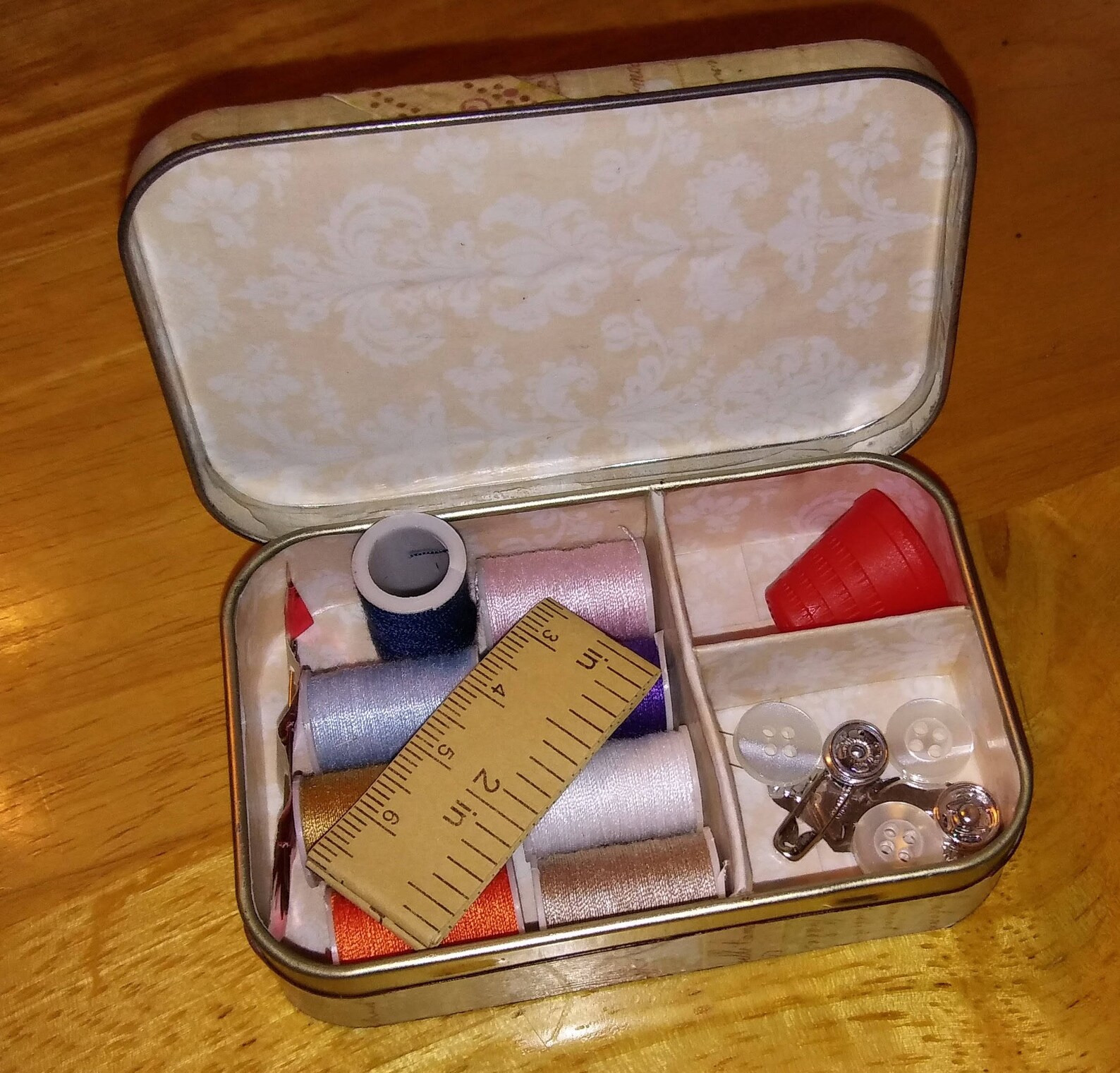 Mini Sewing Kit Altered Altoid Tin Etsy