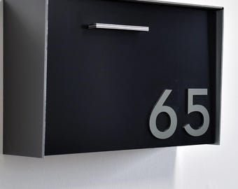 Modern Metallic Grey Wall Mount Mailbox with Custom Metallic Grey Aluminum Numbers and Black Door – Type 3 EU