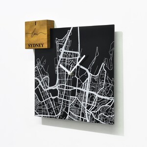 Reloj de pared de aluminio negro cuadrado moderno - Grabado láser de fibra - Diseño moderno - Mapa de calles de Sydney Australia - Decoración de oficina - Grabado de logotipo
