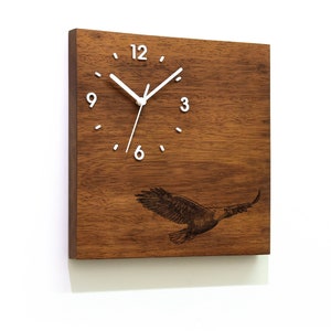 Massivholz Wanduhr - Weißkopfseeadler - Holz Lasergravur - Massivholz Iroko - Afrikanisches Teakholz - Zeitgenössische Wanduhr