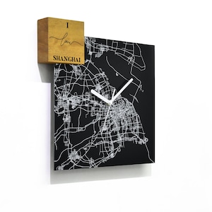 Reloj de pared de aluminio negro cuadrado moderno - Grabado láser de fibra - Diseño moderno - Mapa de calles de Shanghai China - Decoración de viajes - Grabado de logotipo