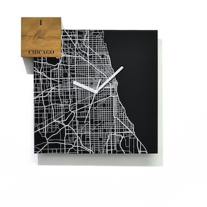 Reloj de pared de aluminio negro cuadrado moderno - grabado con láser - montaje en pared - Me encanta Chicago - Mapa de la ciudad - Ciudad natal - Office Deco - Regalo en movimiento