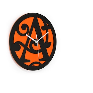 Reloj de pared redondo personalizado - Reloj de pared contemporáneo - Círculo naranja - Relojes personalizados para pared - Decoración de la habitación - Monograma de una sola letra