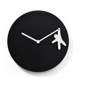 Orologio da parete minimalista unico - Bianco e nero con uomo appeso - Decorazione da parete - Idea regalo divertente unica - Orologio divertente - Orologio personalizzabile