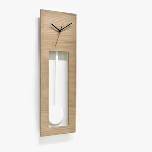 Bluntly Modern Design - Träpendel med farfar - Väggklocka / Bordsklocka - Anpassa trä med naturlig urtavla / Vit pendel (huvudbild)