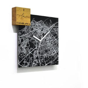 Reloj de pared de aluminio negro cuadrado moderno - grabado con láser - montaje en pared - Me encanta la ciudad de Casablanca - Marruecos - Mapa de la ciudad - Ciudad natal - Vacaciones