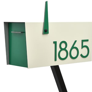 Zeitgenössische Post Post Montiert - Aluminium Elfenbein Weißer Körper und Aluminium Grüne Tür und Zahlen - Modernes Design - Individueller Briefkasten - Typ 4