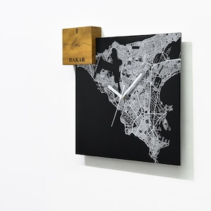 Horloge murale carrée moderne en aluminium noir - Gravure laser - Support mural - J'aime Dakar - Sénégal - Plan de la ville - Plan de la ville natale - Carte personnalisée