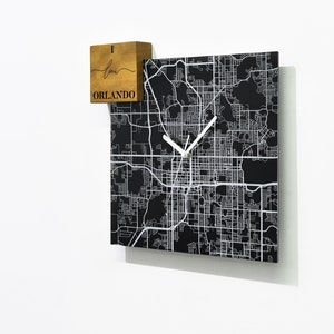 Reloj de pared de aluminio negro cuadrado moderno - Grabado con láser - Arte de montaje en pared - Me encanta Orlando - Florida - Mapa de la ciudad - Viaje por carretera - Minimalista