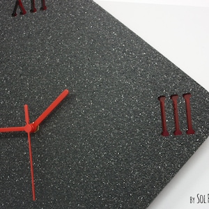 Reloj de pared de hormigón de granito negro / Reloj de pared de rombo moderno con textura de granito / Números romanos / Decoración del hogar / Regalo de bienvenida