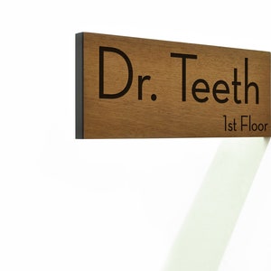 Señal direccional personalizada - Señal de orientación - Señal de profesión - Señal de nombre personalizada - Decoración de arte de pared - Señales de hotel - Señal grabada en madera