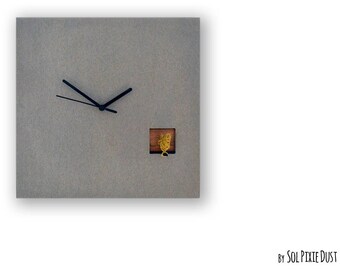 Horloge coucou avec oiseau en fil d'or - béton et bois - horloge murale carrée - horloge murale minimaliste moderne - idée cadeau - décoration d'intérieur