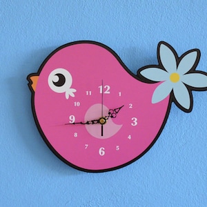 Pájaro lindo rosado de la historieta - Reloj de pared
