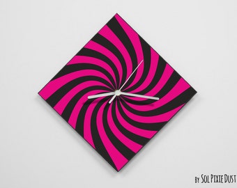 Fuxia Retro Optical Illusion Horloge murale