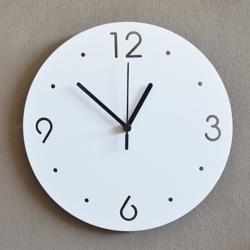 Cercle simplement avec des chiffres - Horloge murale moderne