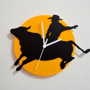 Rodeo Bull Rider - Zwart en geel silhouet - Wandklok