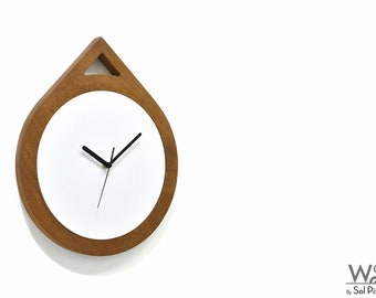 Pin Clock hangend wit - eenvoudige massieve Iroko houten klok - aangepaste klok - minimalistische kantoorkunst - hedendaagse wandmontage klok