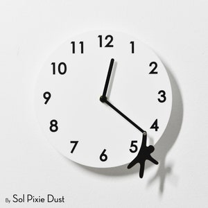 Fuchsia Hanging Man Wall Clock zdjęcie 4