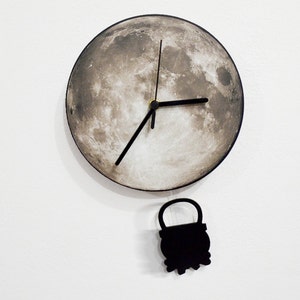 Pentola Halloween che oscilla sulla luna - Orologio da parete con pendolo - Orologio da parete unico - Idea regalo