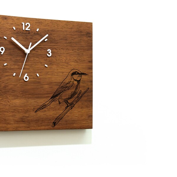 Massivholz Wanduhr - Kleiber Vogel - Holz Laser Gravur - Massivholz Iroko - Afrikanisches Teakholz - Zeitgenössische Wanduhr