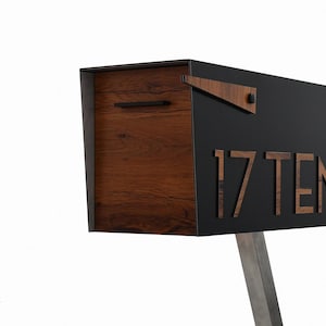 Zeitgenössische Post Post Box, Aluminium Körper in Schwarz und Aluminium Tür und Zahlen aus Roter Eiche, Modernes Design, Benutzerdefinierte Mailbox Mailnest Typ 4