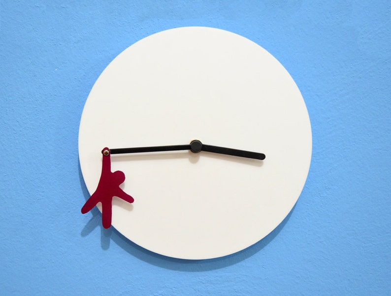 Fuchsia Hanging Man Wall Clock zdjęcie 2