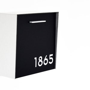 Mailbox mit Aluminium Schwarz Gesicht und Pinsel Silber Körper und Weiße Acryl Nummer, Modernes Design, Benutzerdefinierte Wand Mailbox, Mailnest Typ 1