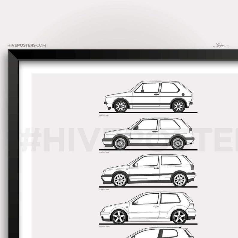 Puede incluir: Impresi&oacute;n enmarcada con dibujos lineales blancos de coches Volkswagen Golf. Cada coche se muestra de perfil, representando diferentes generaciones. El fondo es gris claro.
